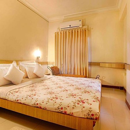 Hotel Parth Residency Ahmedabad Esterno foto
