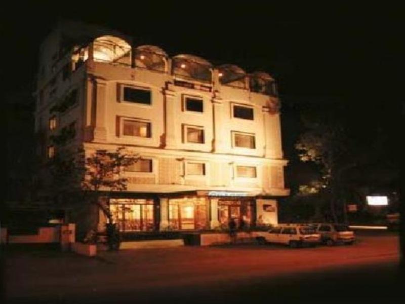 Hotel Parth Residency Ahmedabad Esterno foto