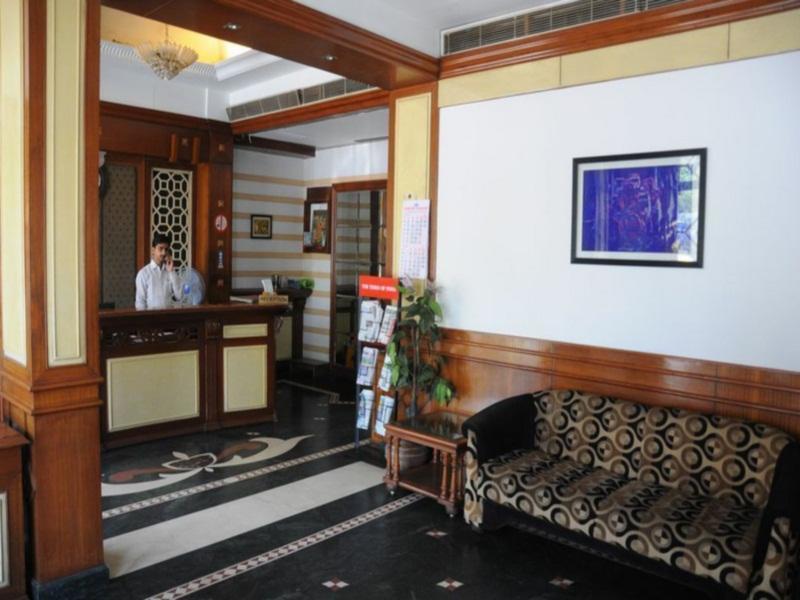 Hotel Parth Residency Ahmedabad Esterno foto