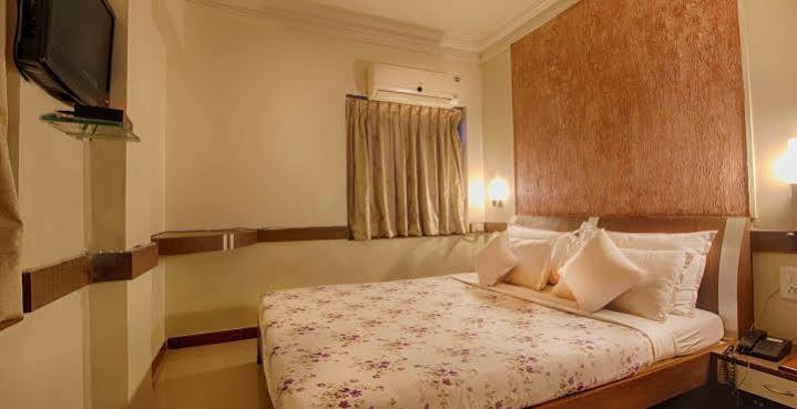 Hotel Parth Residency Ahmedabad Esterno foto