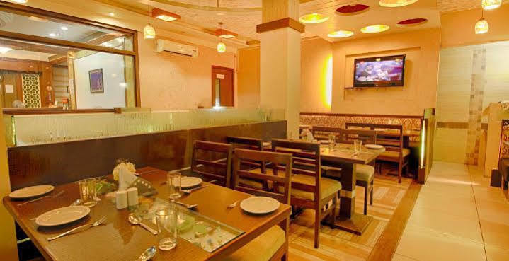 Hotel Parth Residency Ahmedabad Esterno foto