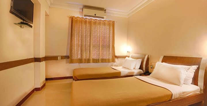 Hotel Parth Residency Ahmedabad Esterno foto