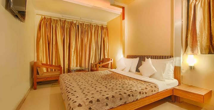 Hotel Parth Residency Ahmedabad Esterno foto