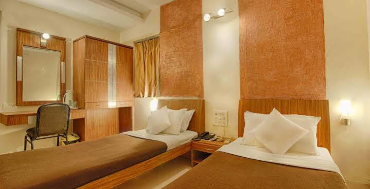 Hotel Parth Residency Ahmedabad Esterno foto