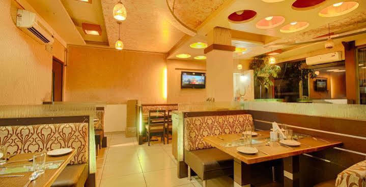 Hotel Parth Residency Ahmedabad Esterno foto